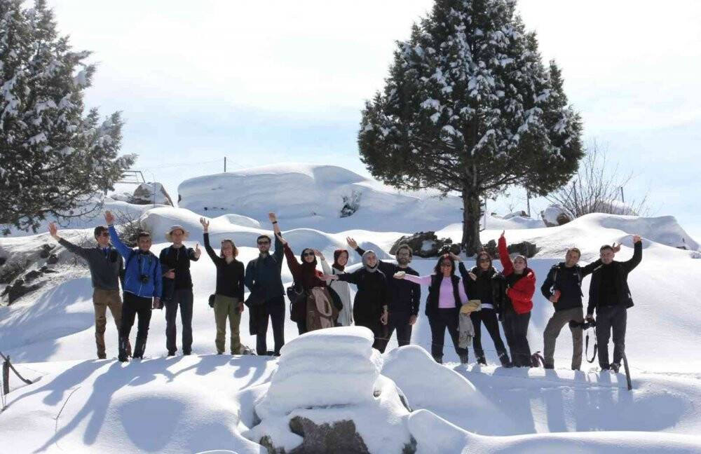 Konya’da doğa tutkunlarından kar yürüyüşü
