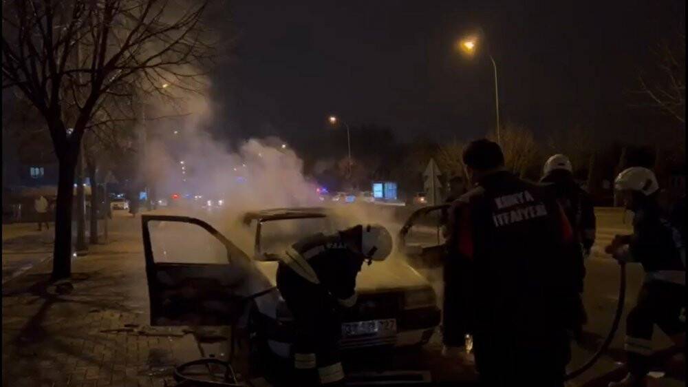 Konya’da otomobil alev alev yandı