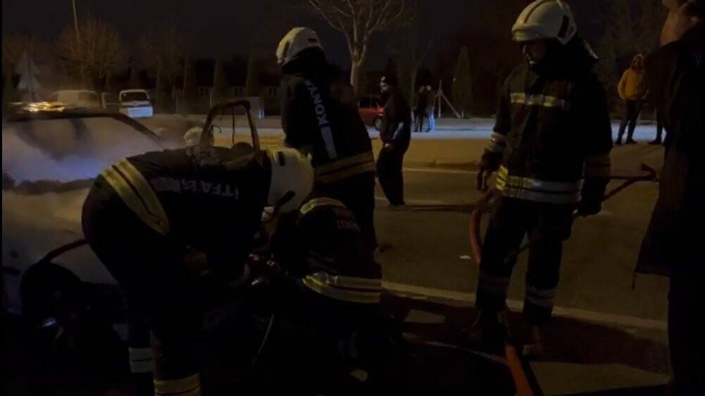 Konya’da otomobil alev alev yandı