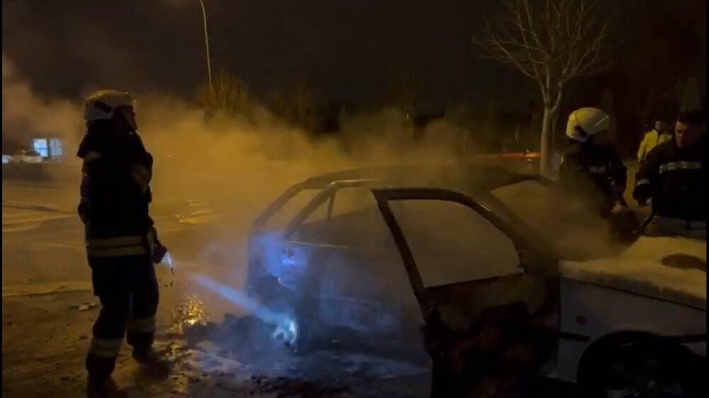 Konya’da otomobil alev alev yandı