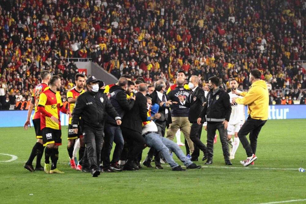 Spor Toto Süper Lig: Göztepe: 2 - Galatasaray: 3 (Maç Sonucu)