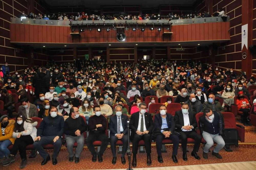 Akşehir’de Süheyl Behzat Uygur Tiyatrosu sahnelendi