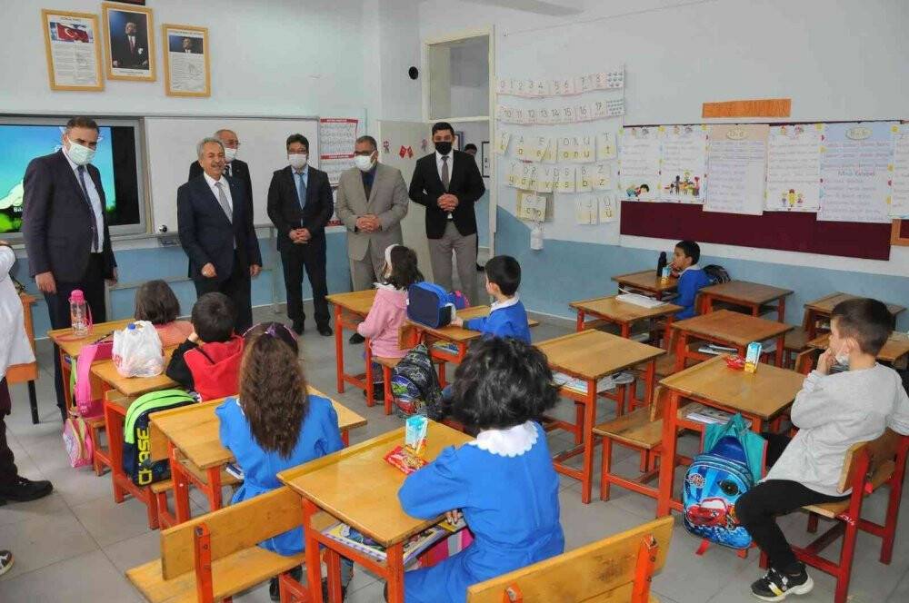 Başkan Akkaya dikiş nakış kursiyerleriyle bir araya geldi