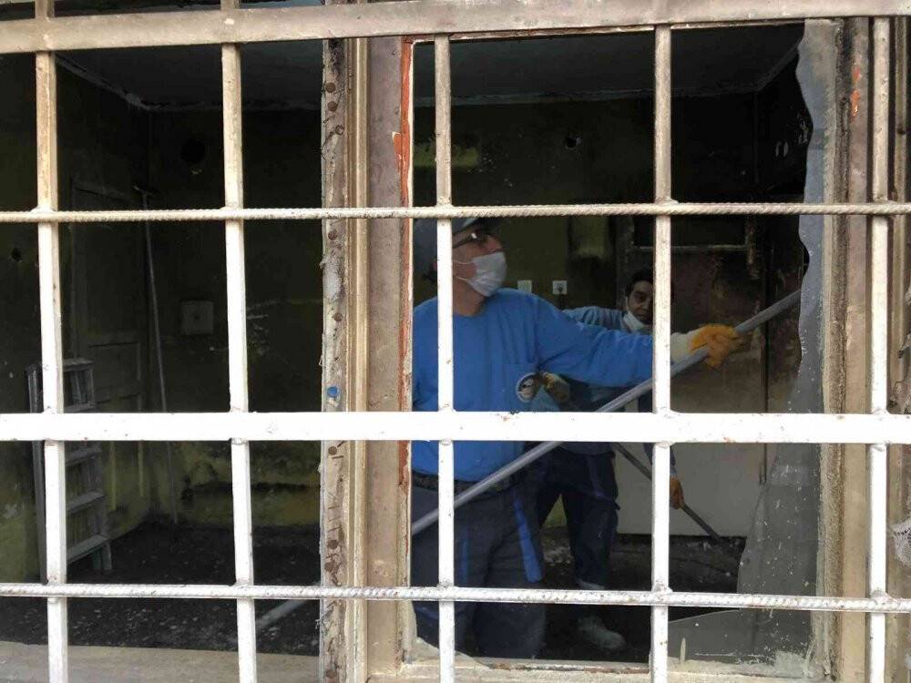 Evi yanan aileye yardım eli uzatıldı