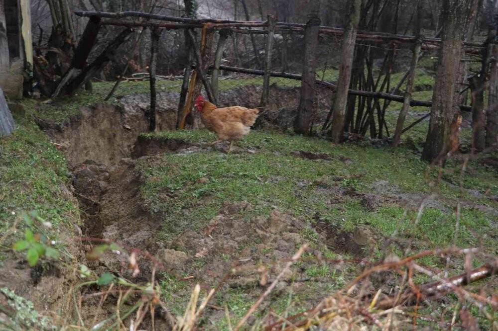 Heyelanda zarar gören 21 mezarın yeri değiştirilecek