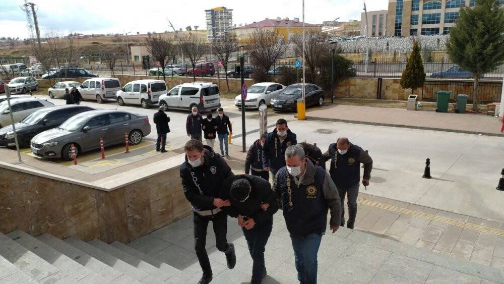 Sahte altın dolandırıcıları Uşak’ta yakalandı