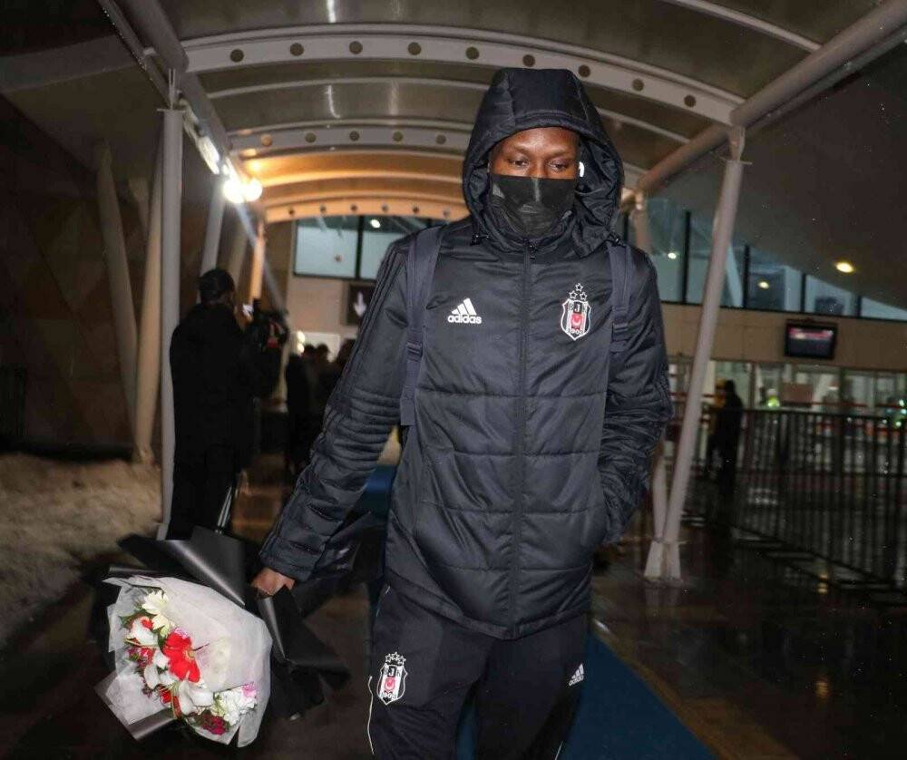 Beşiktaş kafilesi 3 saat rötarın ardından Sivas’a ulaştı!