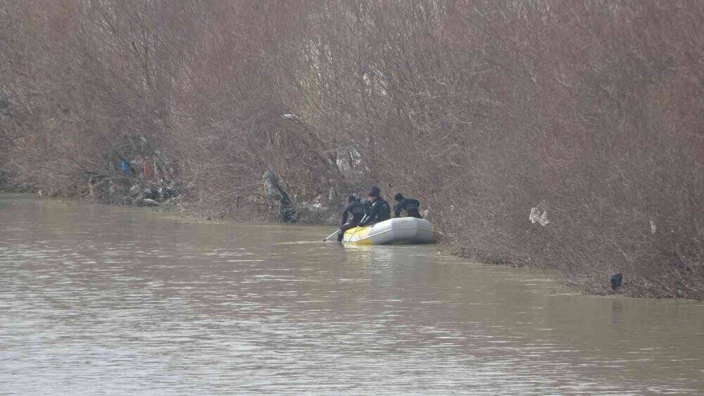 Karasu Nehri’ne düşen Yağmur için arama çalışmalarına ara verildi