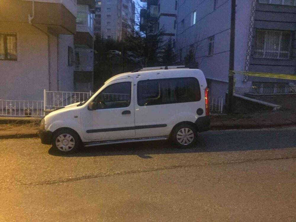 Kızını ve torunlarını almak için giden çifte kurşun yağmuru