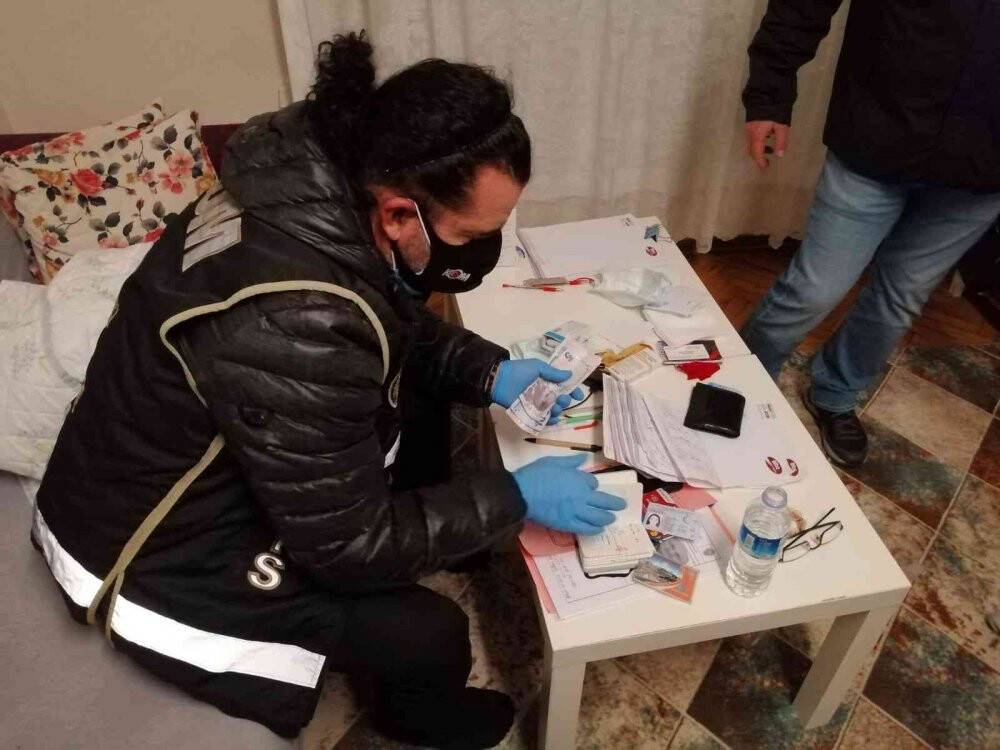 Para karşılığında sağlık raporu düzenleyen 17 kişiye gözaltı