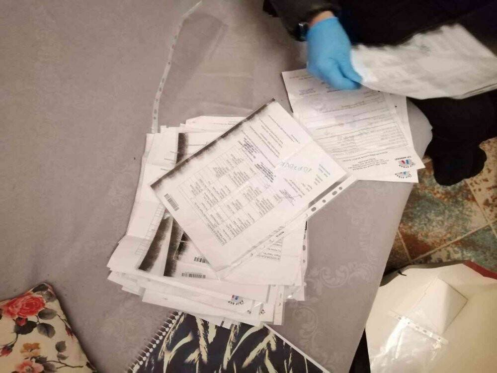 Para karşılığında sağlık raporu düzenleyen 17 kişiye gözaltı