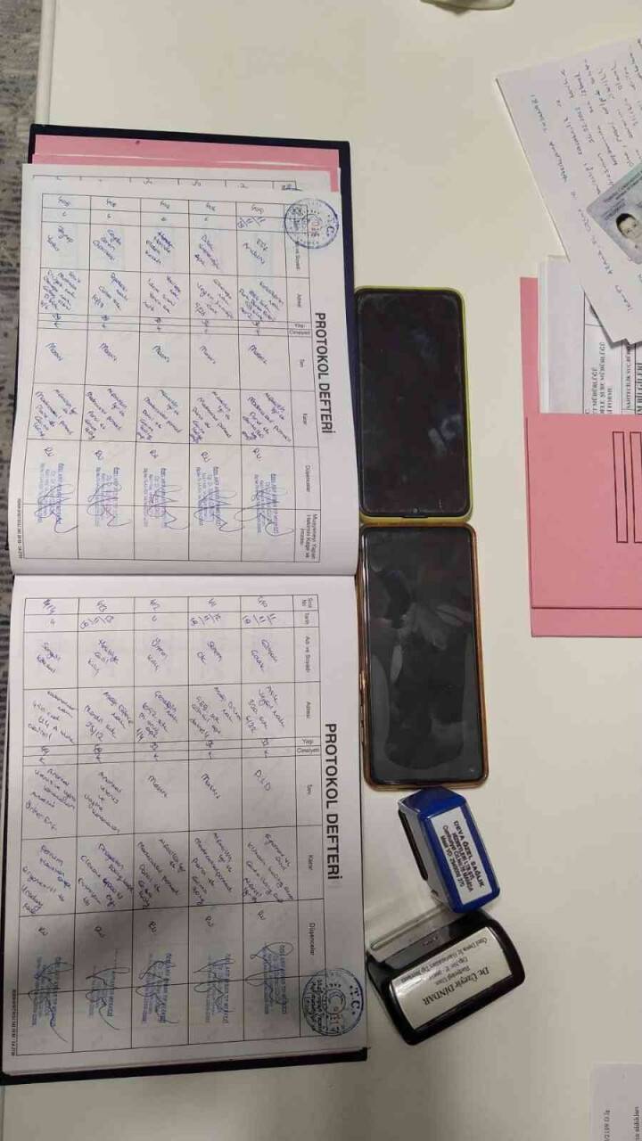 Para karşılığında sağlık raporu düzenleyen 17 kişiye gözaltı