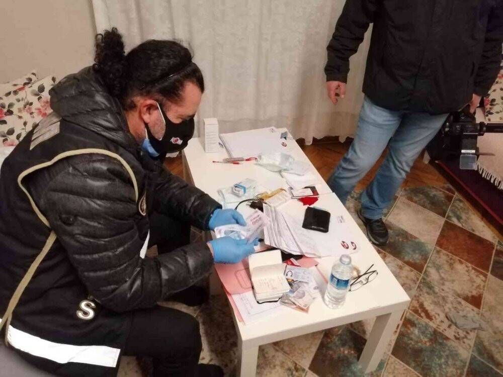 Para karşılığında sağlık raporu düzenleyen 17 kişiye gözaltı