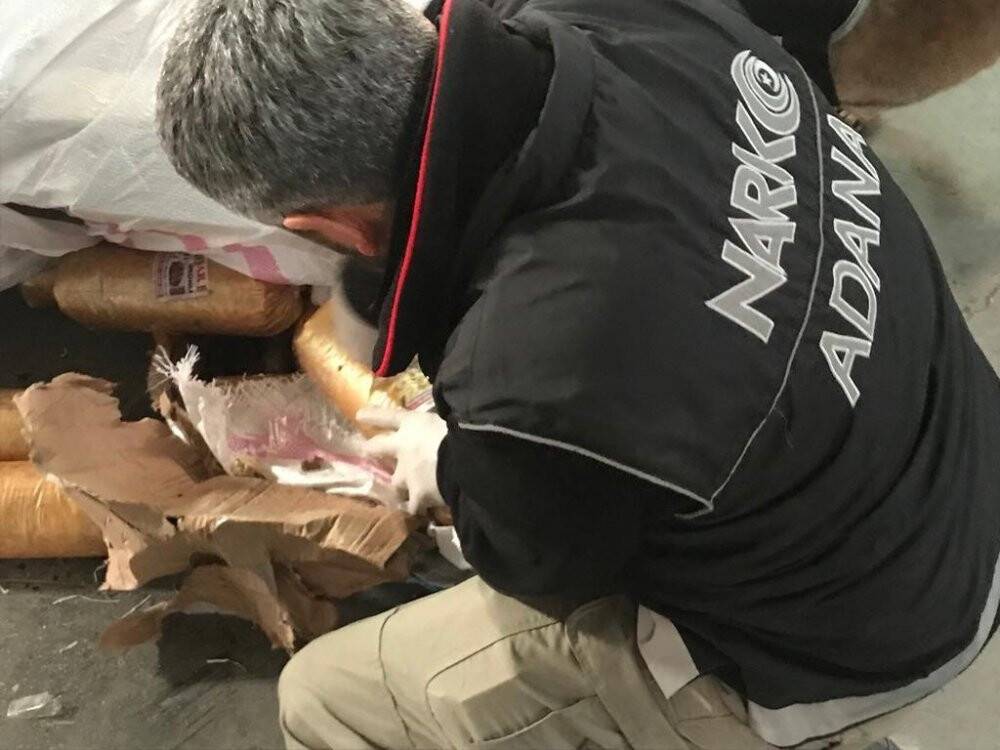 Kavurma arasında 11 kilo esrar ele geçirildi
