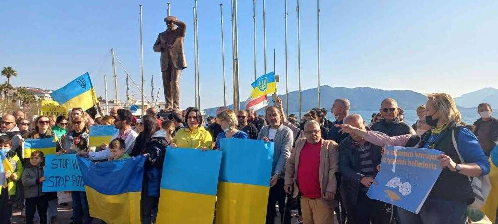 Marmaris’te yaşayan Ukraynalılardan “Savaşa hayır” haykırışı