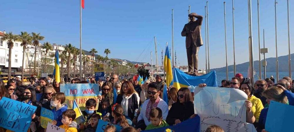 Marmaris’te yaşayan Ukraynalılardan “Savaşa hayır” haykırışı