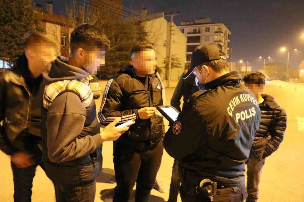 Aksaray’da araç ve şahıslar didik didik arandı