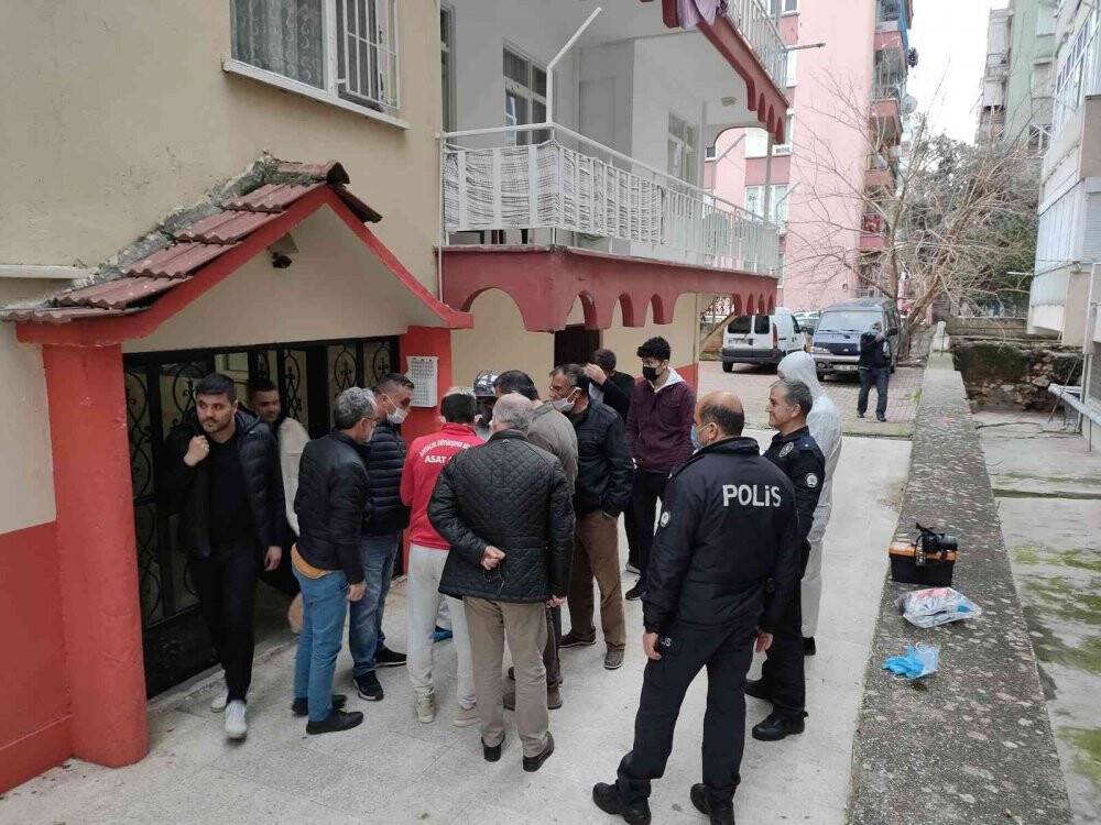 Daireden yayılan koku yalnız yaşayan adamın öldüğünü ortaya çıkardı