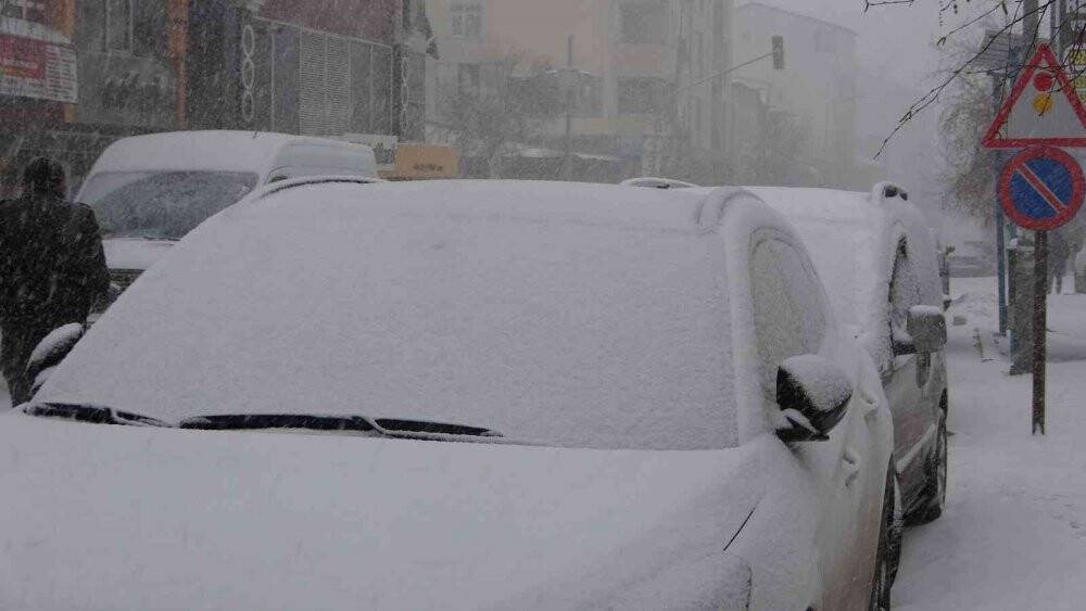 Ardahan güne karla uyandı