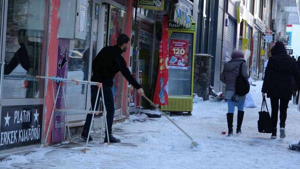 Ardahan güne karla uyandı
