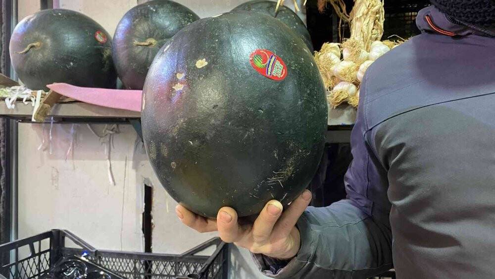 Karpuz tezgaha düştü, fiyatı dudak uçuklattı