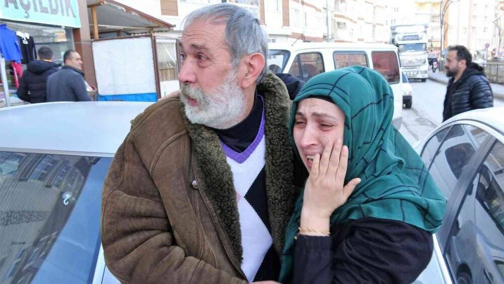 Ukrayna’dan Türkiye’ye tahliye edilen anne ve çocukları ailesine kavuştu, gözyaşları sel oldu