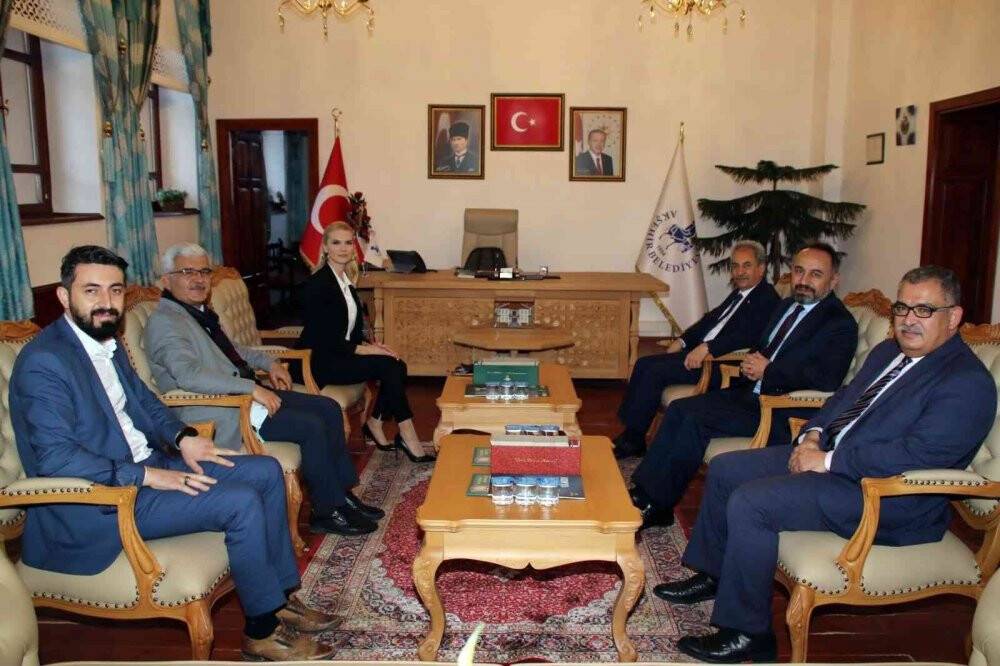 Pelin Çift ve Tufan Gündüz’den Nasreddin Hoca Türbesi’ne ziyaret