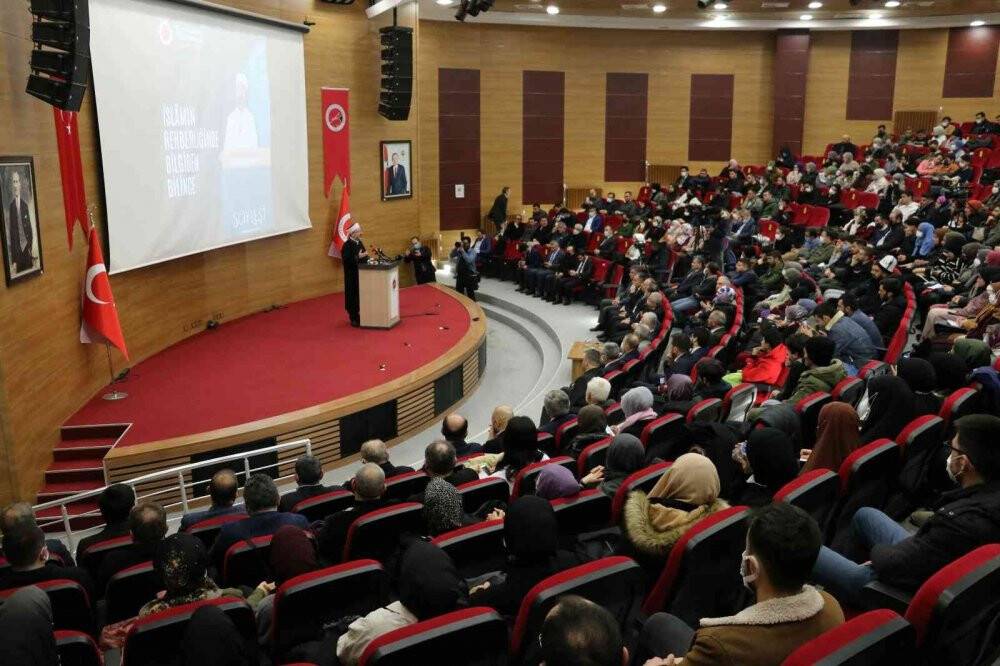 Diyanet İşleri Başkanı Erbaş: “Bizim medeniyetimiz inancına, ırkına ve mezhebine bakmadan hep mazlumun yanında yer almıştır”