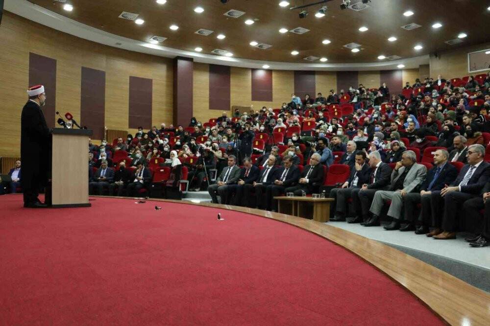 Diyanet İşleri Başkanı Erbaş: “Bizim medeniyetimiz inancına, ırkına ve mezhebine bakmadan hep mazlumun yanında yer almıştır”