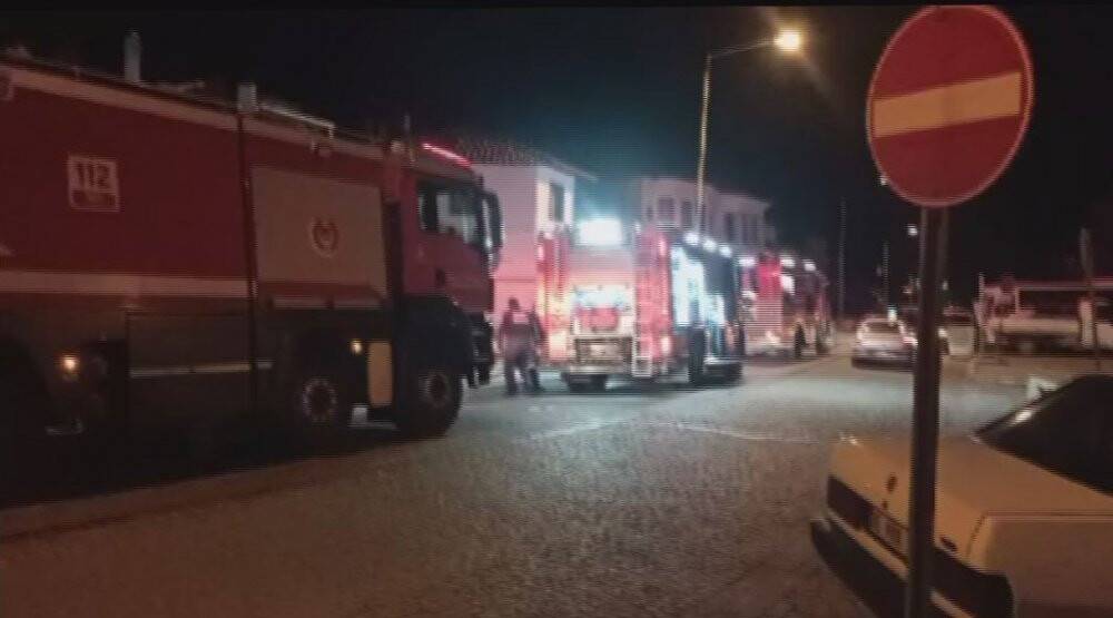 İzmir’de tarihi müstakil taş ev alevlere teslim oldu