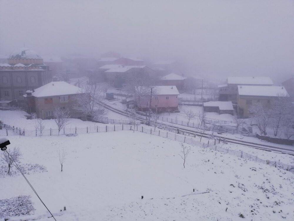 Yürksek kesimlerde kar yağışı etkili oldu