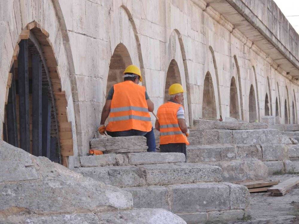 Dünyanın en uzun taş köprüsü Uzunköprü’de çalışmalar hızla ilerliyor