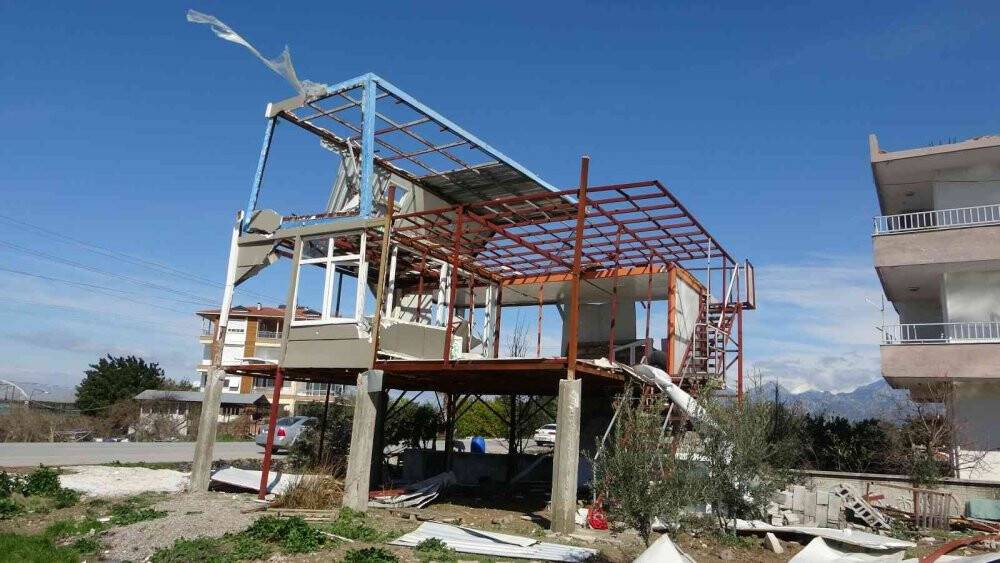 Sera 10 saniye de yerle bir oldu