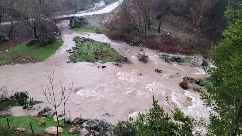 Osmaniye’de şiddetli yağış çayların debisini arttırdı