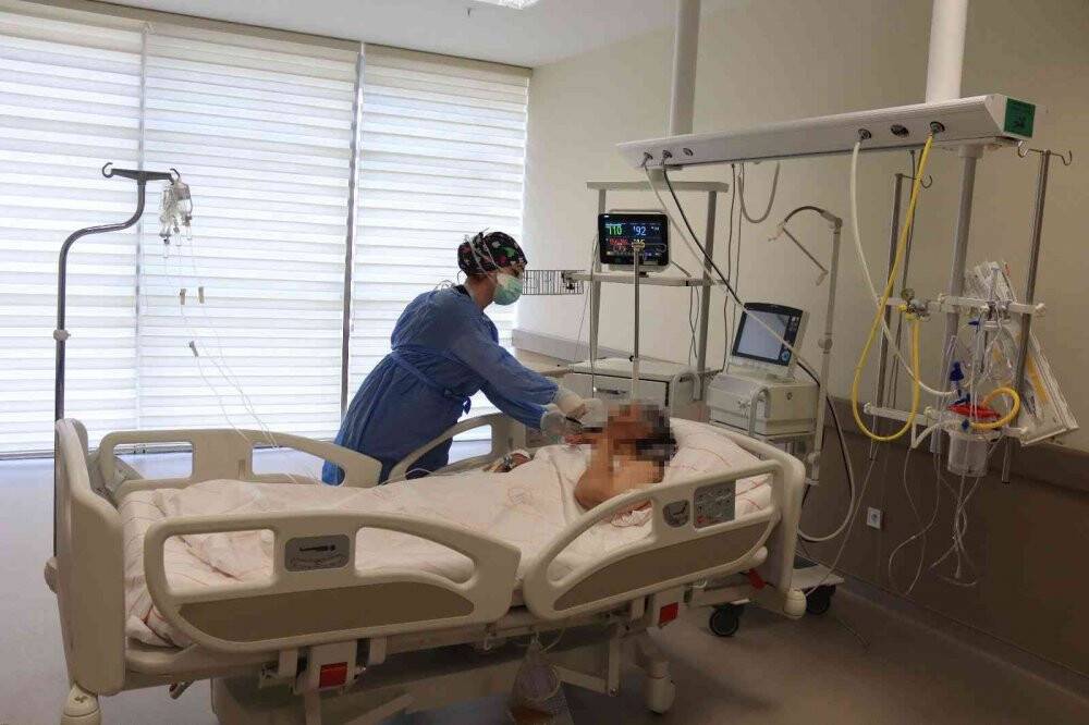 18 yıllık hemşire, hastalarına gözü gibi bakıyor