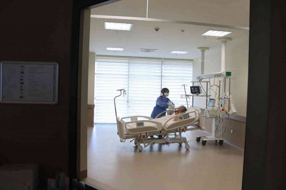 18 yıllık hemşire, hastalarına gözü gibi bakıyor