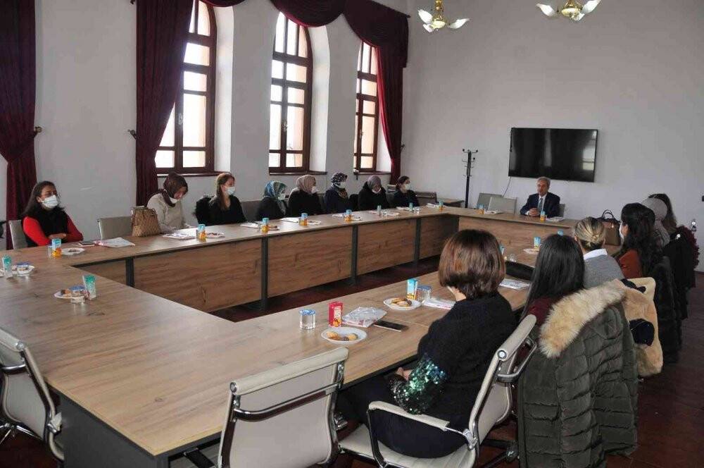 Başkan Akkaya  kadınlar gününü kutladı