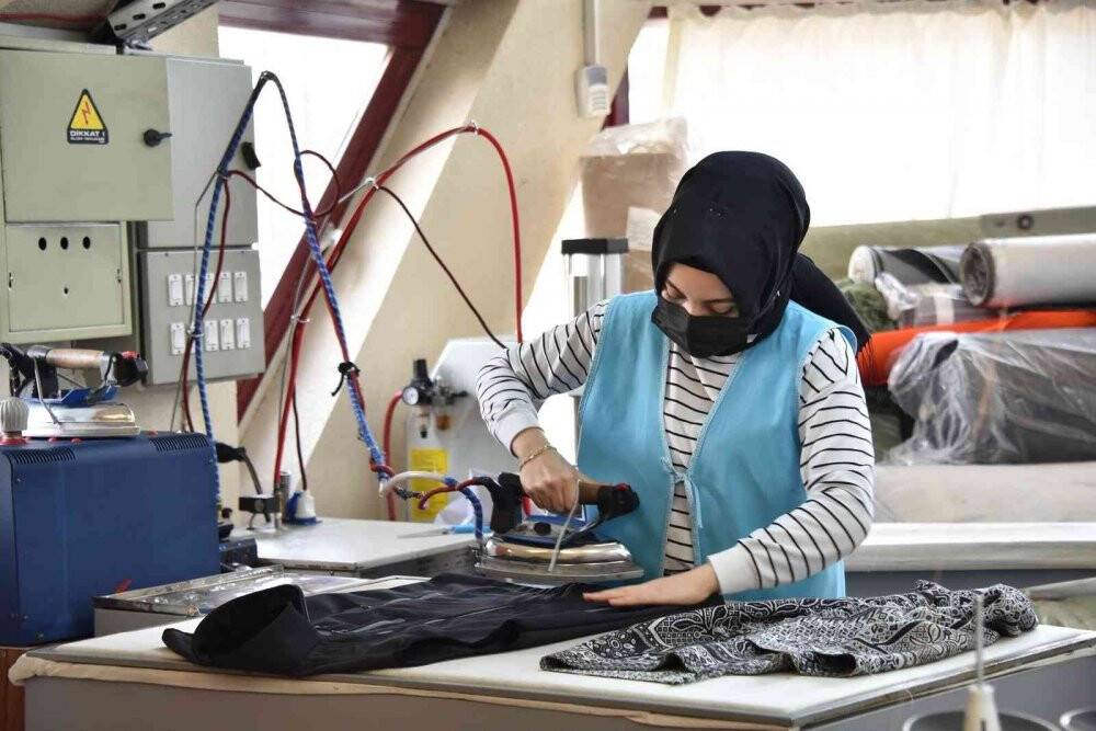 Başkan Altay: “KOMEK’te üretilen her üründe kadınların emeği var”