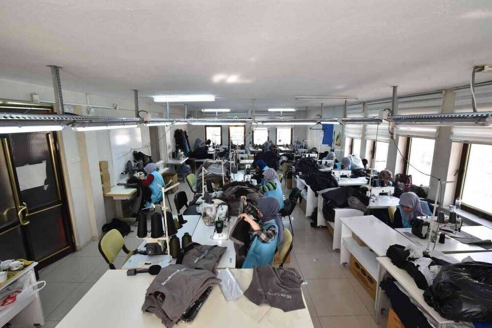 Başkan Altay: “KOMEK’te üretilen her üründe kadınların emeği var”