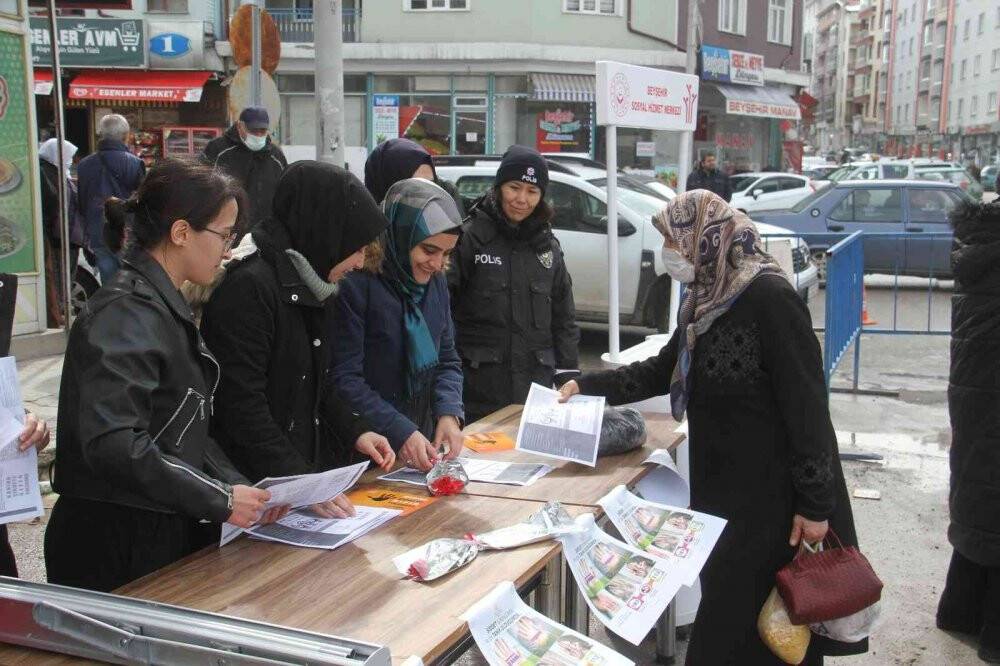 Beyşehir’e Dünya Kadınlar Günü’nde kadınlar için stant açıldı