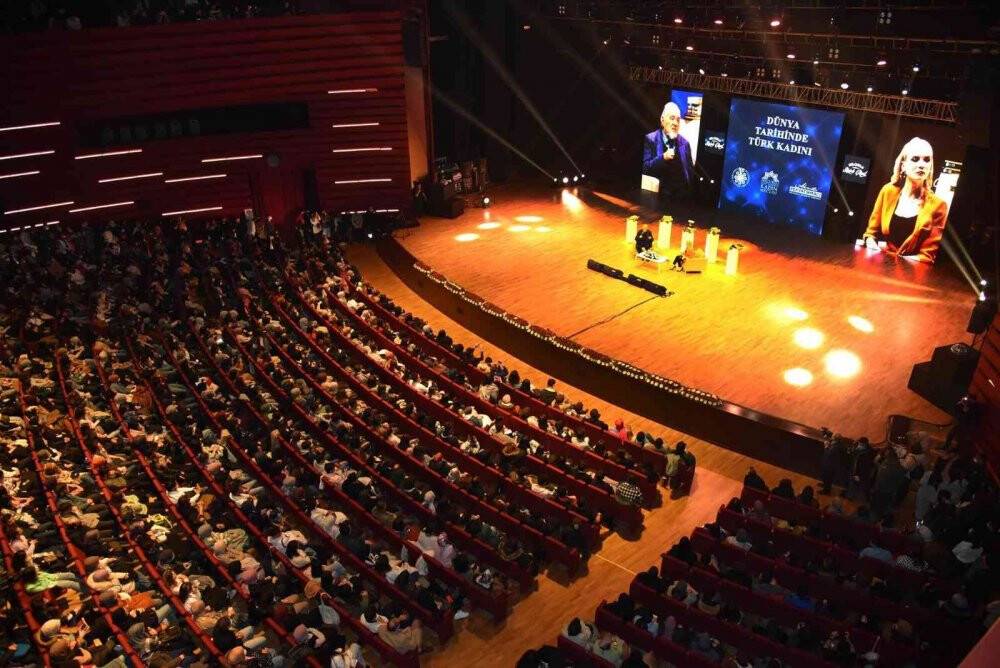 Konya’da “Dünya Tarihinde Türk Kadını” isimli söyleşi düzenlendi