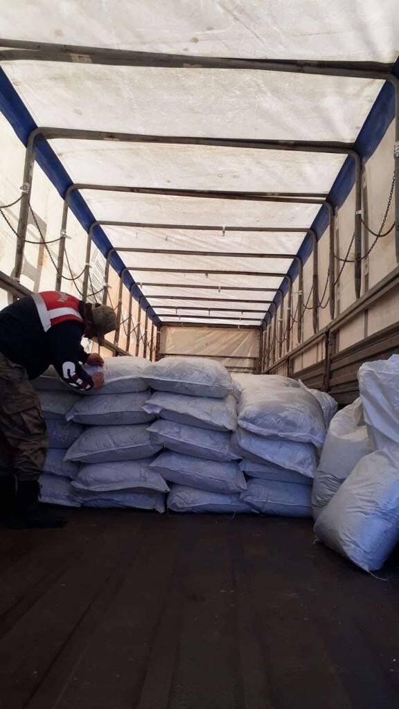Van’da 5 ton 280 kilogram kaçak çay ele geçirildi