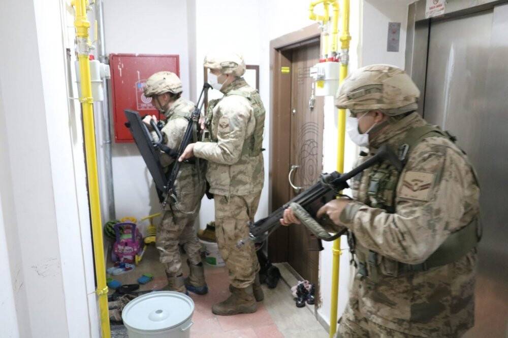 20 kişinin gözaltına alındığı DEAŞ operasyonunun detayları belli oldu