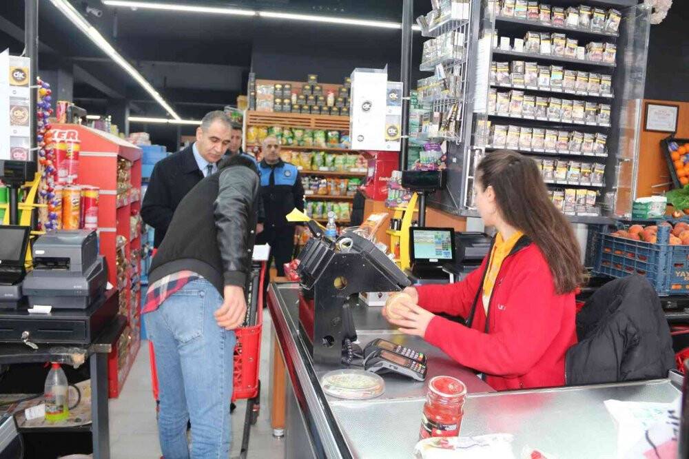Tatvan’da marketler denetlendi