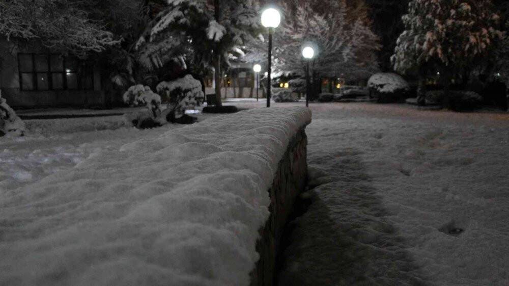 Burdur’da kar yağışı ulaşımda aksamalara neden oldu