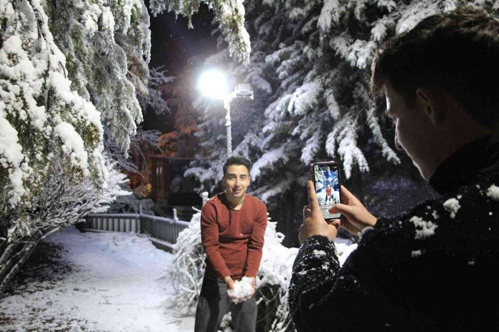 Burdur’da kar yağışı ulaşımda aksamalara neden oldu