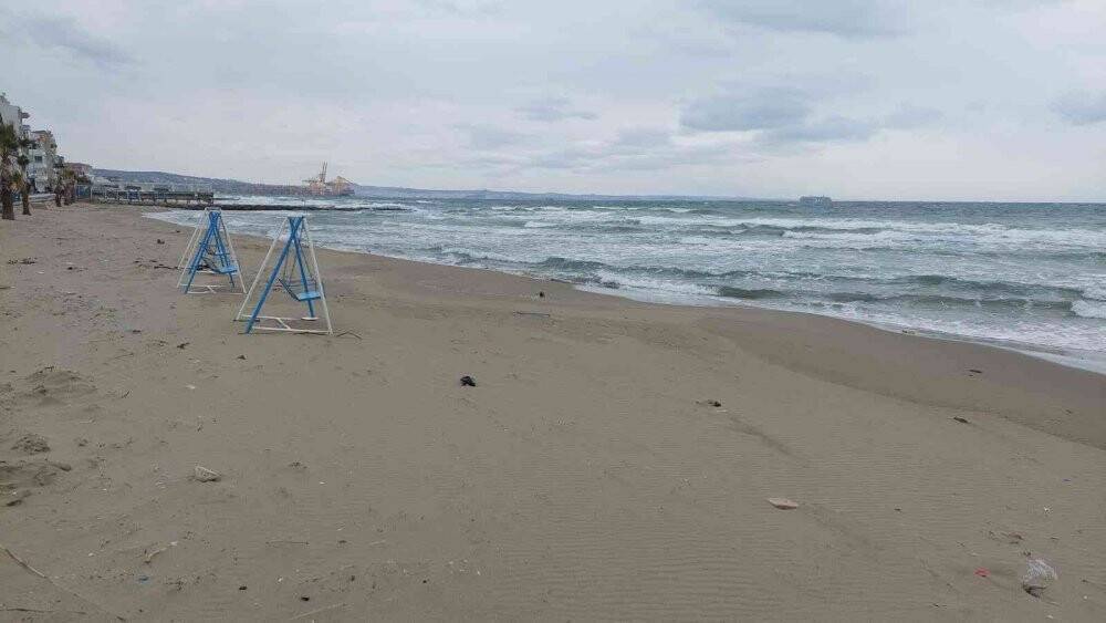 Çekim yapan gazeteciler güçlükle ayakta durabildi