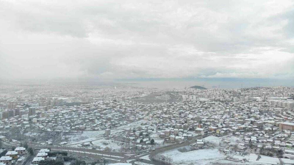 İstanbul’a etkili olan kar yağışı havadan görüntülendi