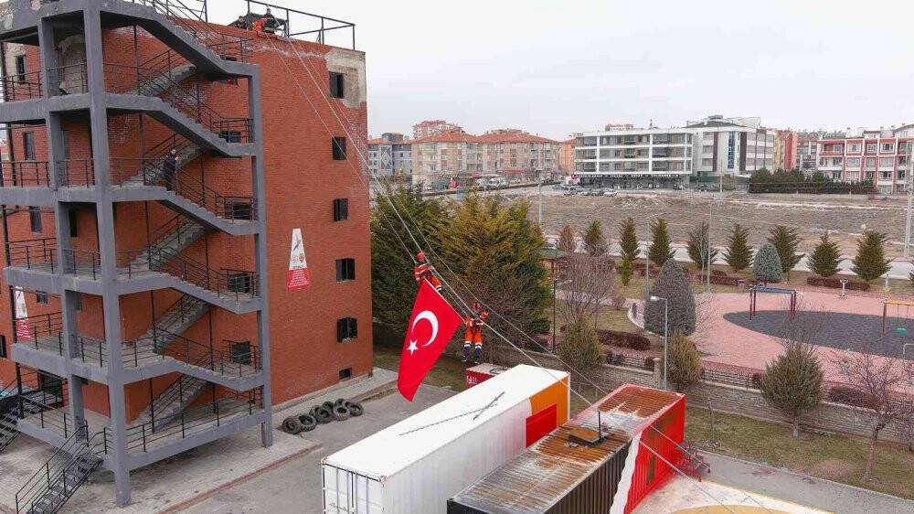 Konya Büyükşehir itfaiyesi farklı ülkelerden itfaiyecilere eğitim veriyor