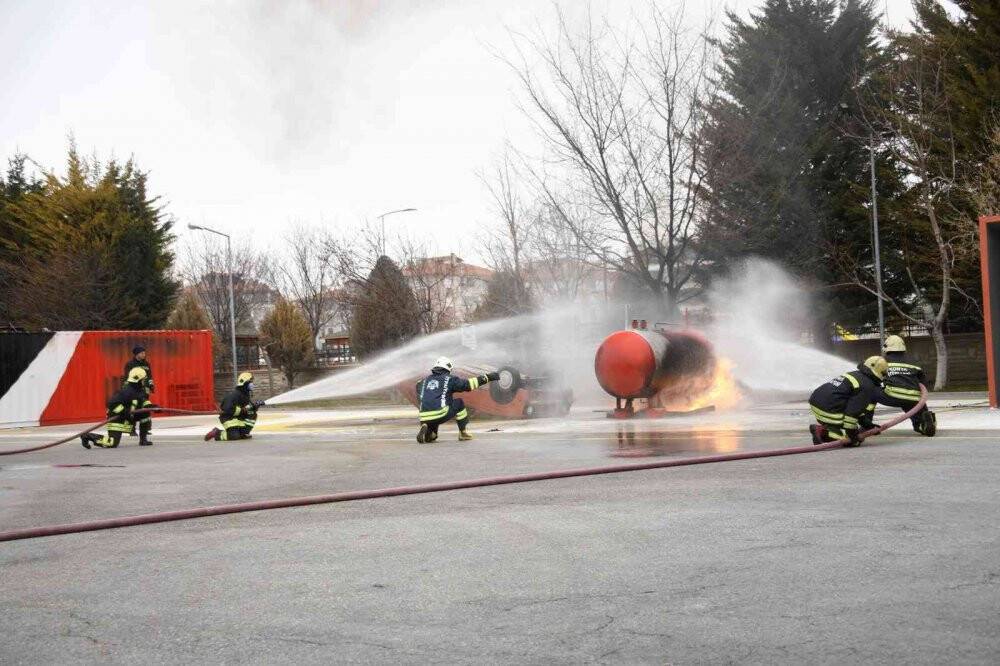 Konya Büyükşehir itfaiyesi farklı ülkelerden itfaiyecilere eğitim veriyor